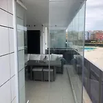 Апартаменты - Sleeps 4 Community Pool & Parking Дения