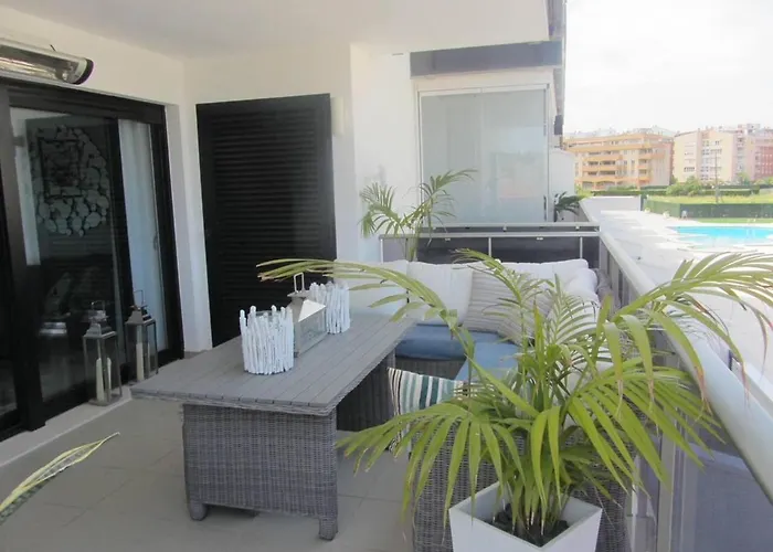 - Sleeps 4 Community Pool & Parking * Denia