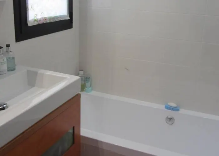- Sleeps 4 Community Pool & Parking * Denia
